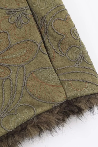Embroidered Jacquard Jacket with Luxe Faux Fur Trim – Elegant Short Winter Coat