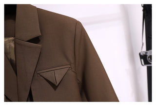 Structured Pocket Detail Blazer with Chain Belt – Long Sleeve Tailored Jacket