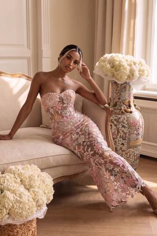 Strapless Embroidered Lace Long Dress – Sleeveless, Structured Bodice, Floral Lace Finish