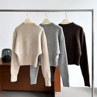 Zip-Front Knit Top – Long Sleeves, Cropped Fit, Waist-Shaping Design