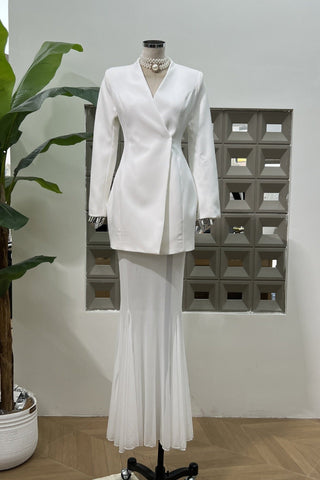 Long-Sleeve Structured Crepe Blazer & Pleated Mesh Skirt Set – Tailored Design