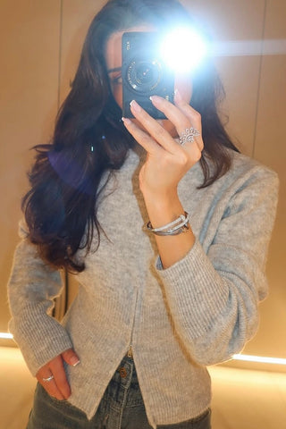 Zip-Front Knit Top – Long Sleeves, Cropped Fit, Waist-Shaping Design