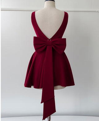 Elegant Burgundy Sleeveless Bow-Back Mini Dress